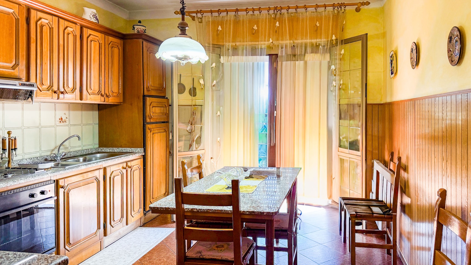 Cucina abitabile dell’appartamento al primo piano