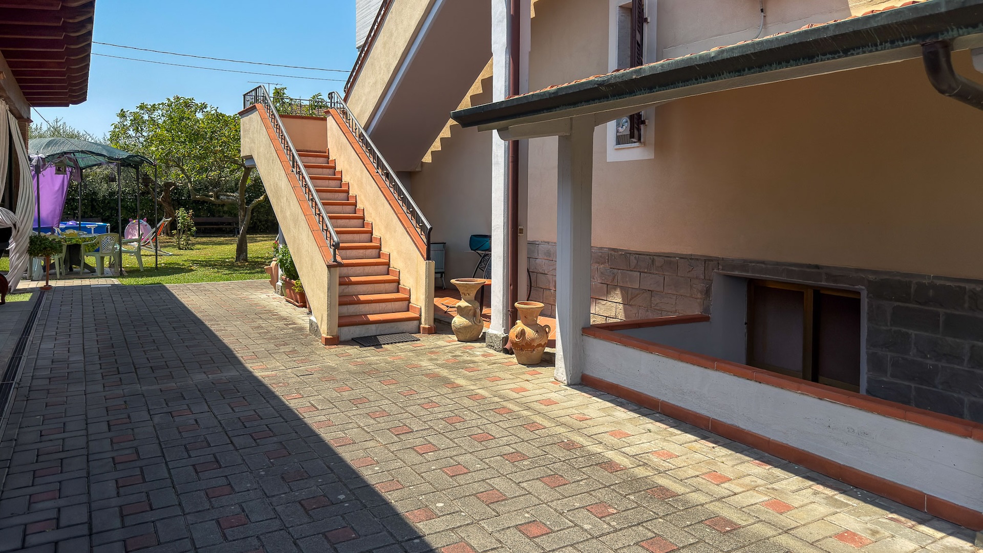 Scala esterna con accesso indipendente al primo piano