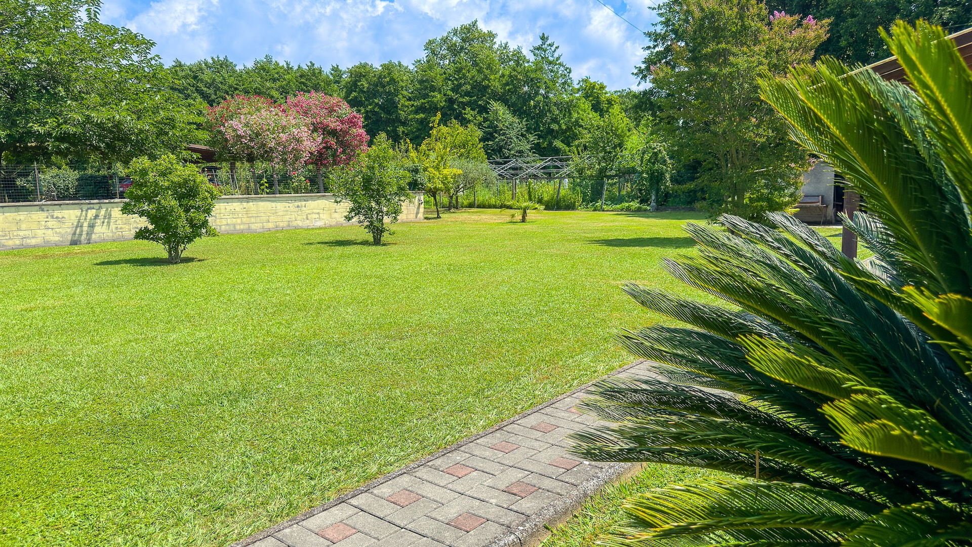 Locali accessori nel giardino