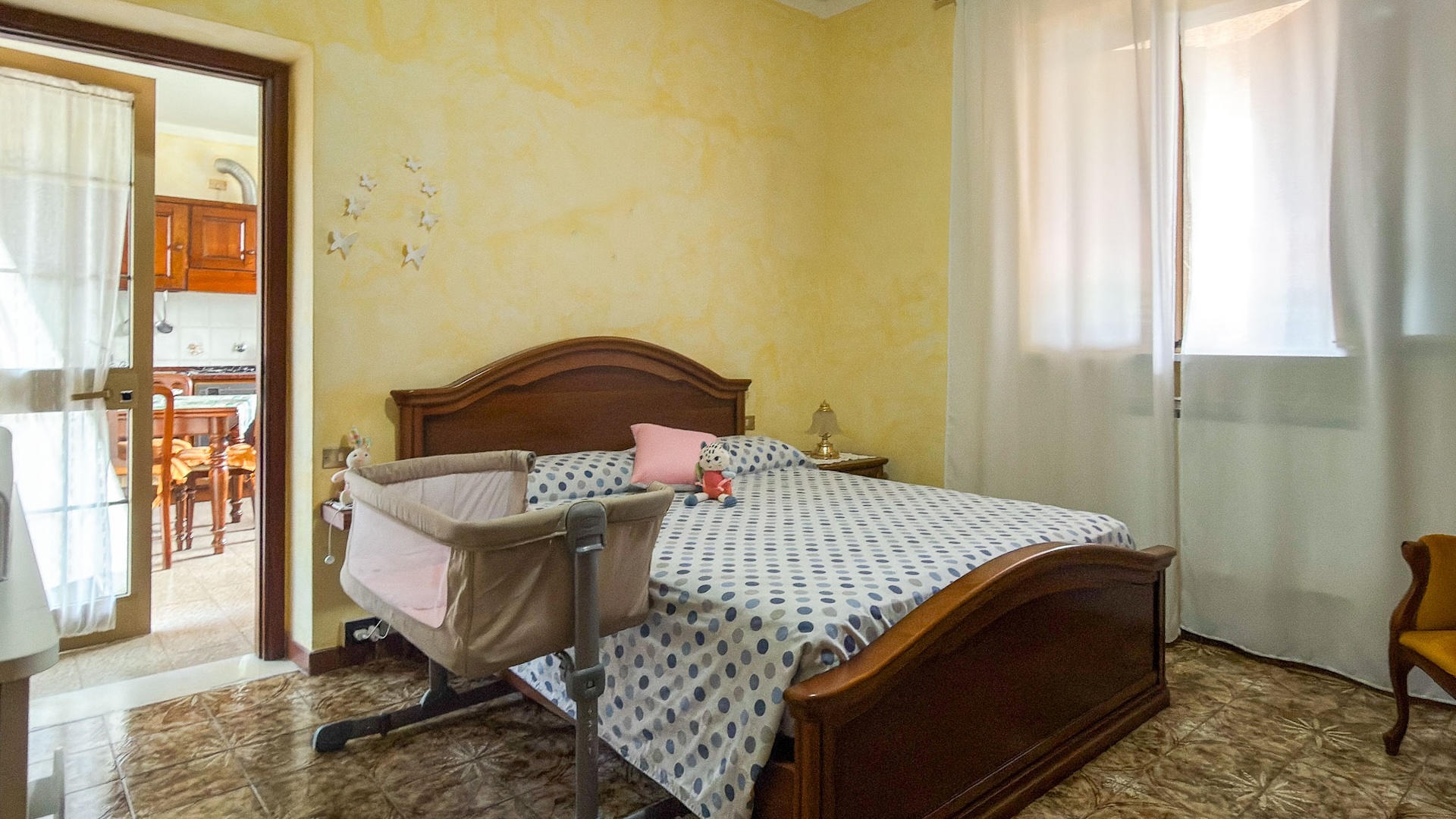 Camera matrimoniale della porzione indipendente con ingresso proprio